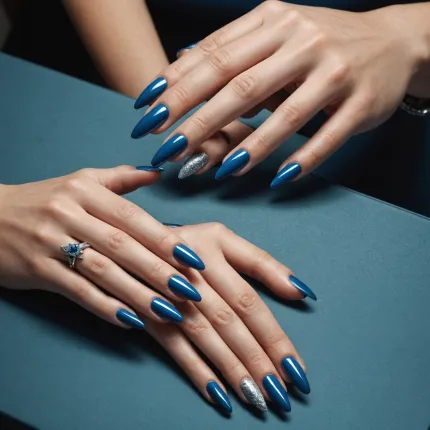 Маникюр синий с серебром: Идеи дизайна, которые преобразят ваш образ